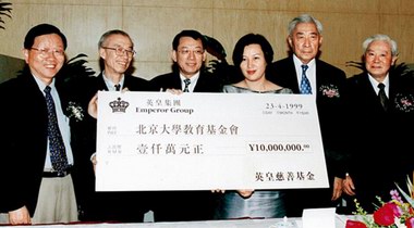 千年經(jīng)典，公益慈善為先——楊受成的爭(zhēng)與不爭(zhēng)