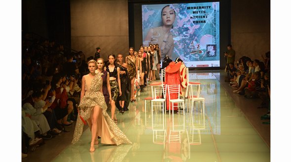 又一場畢業(yè)秀來襲！上海大學巴黎國際時裝藝術學院時尚盛宴華麗起舞！