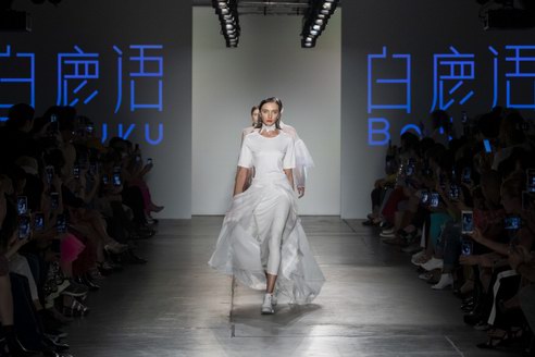 白鹿語亮相2020春夏紐約時裝周，奏響自然交響樂