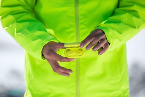 Skullcandy推出“電力黃”限量套裝，為新年充滿電力