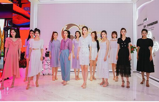 富力環(huán)貿(mào)港首屆直播節(jié)，現(xiàn)場簡直太炸了！