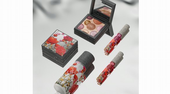 藝術(shù)聯(lián)名玩出“花”，瑪麗黛佳限定新品驚艷北京三里屯！