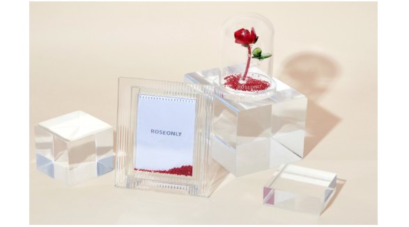 ROSEONLY全新耀目之禮，訴說著愛的濃情與蜜意