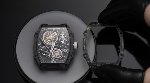 想要實(shí)現(xiàn)超輕陀飛輪，這個(gè)品牌做過多少努力