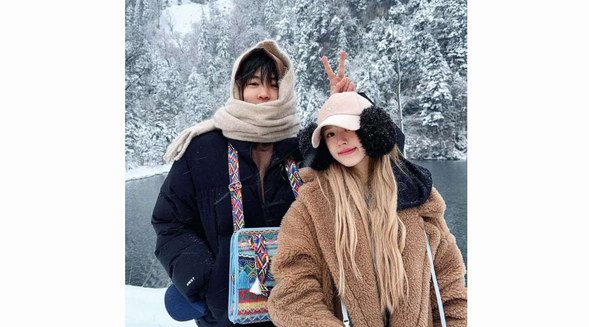 趙露思暖冬出游，穿著Max Mara演繹自在時(shí)髦氛圍