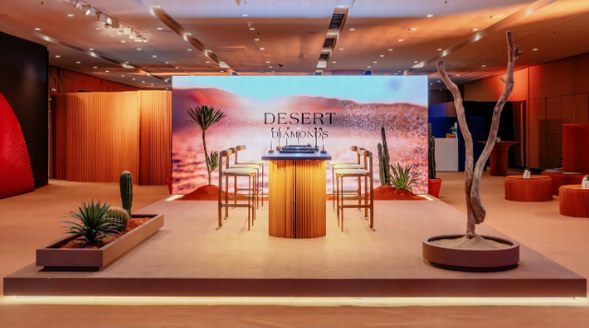 戴比爾斯集團(tuán)“Desert Diamonds”漸變色沙漠主題天然鉆石 亮相香港珠寶展JGW