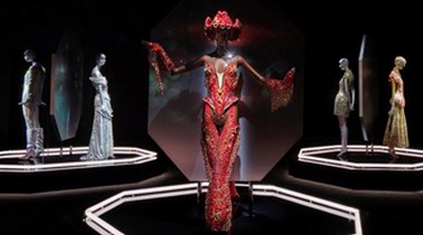 施華洛世奇“幻影奇境”2025展覽于洛杉磯好萊塢開(kāi)幕 品牌130周年璀璨巡禮